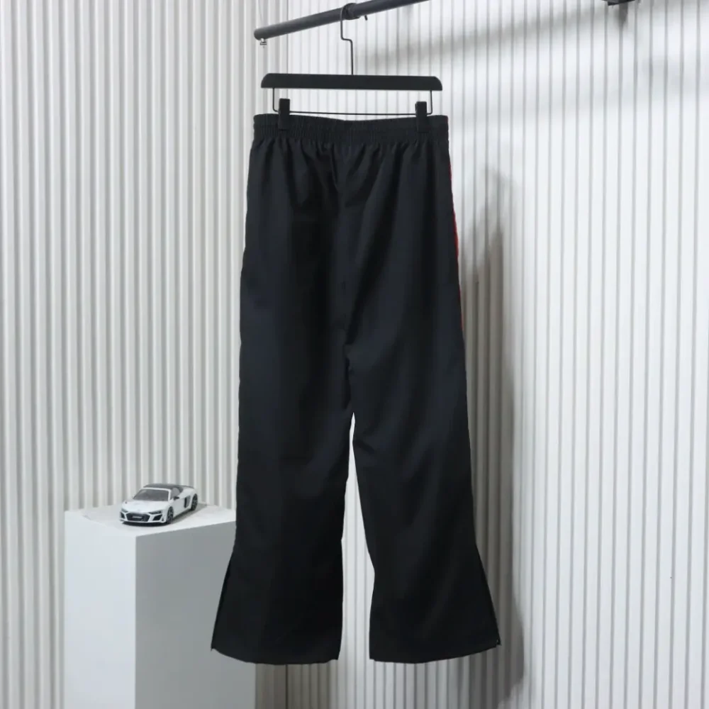 Gemeinsame Sporthose von Balenciaga BLCG x PUMA – Bild 2