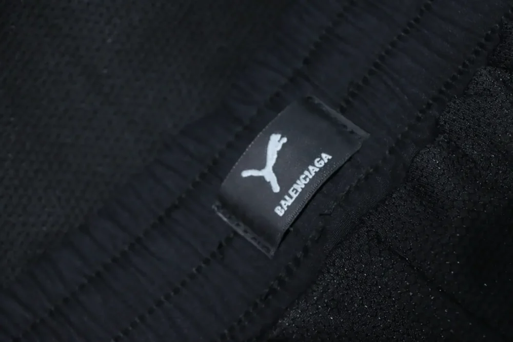 Gemeinsame Sporthose von Balenciaga BLCG x PUMA – Bild 7
