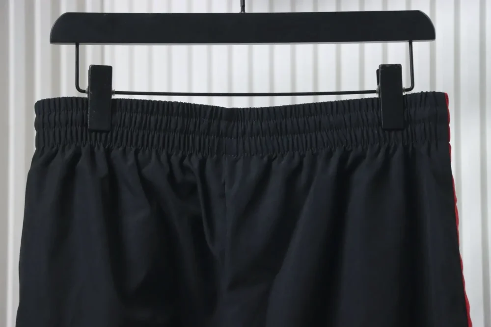 Gemeinsame Sporthose von Balenciaga BLCG x PUMA – Bild 4