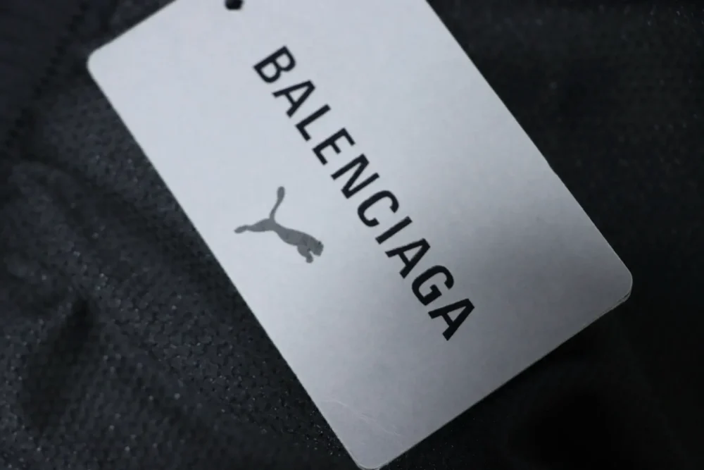 Gemeinsame Sporthose von Balenciaga BLCG x PUMA – Bild 11