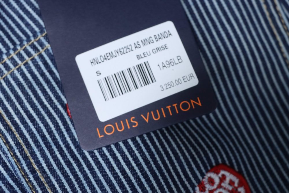Gestreifte Jeanshose mit Kirschblütenmuster – Bild 11