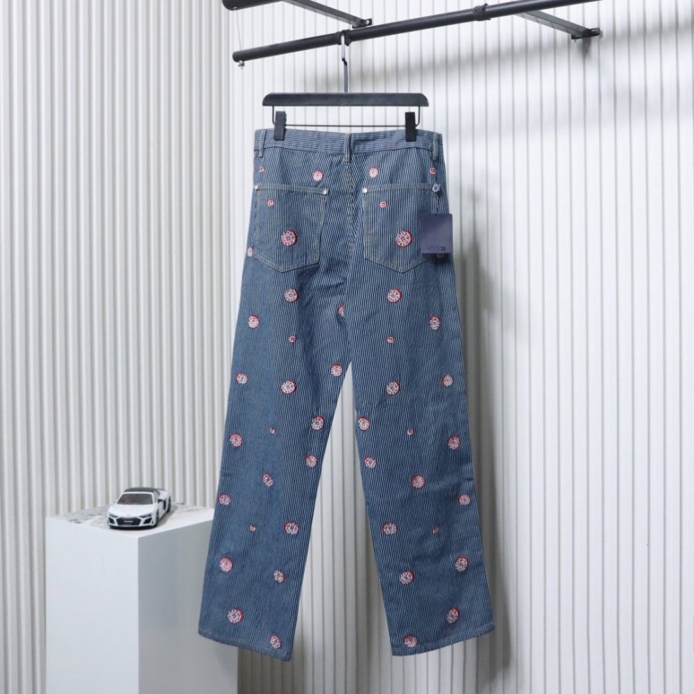 Gestreifte Jeanshose mit Kirschblütenmuster – Bild 2