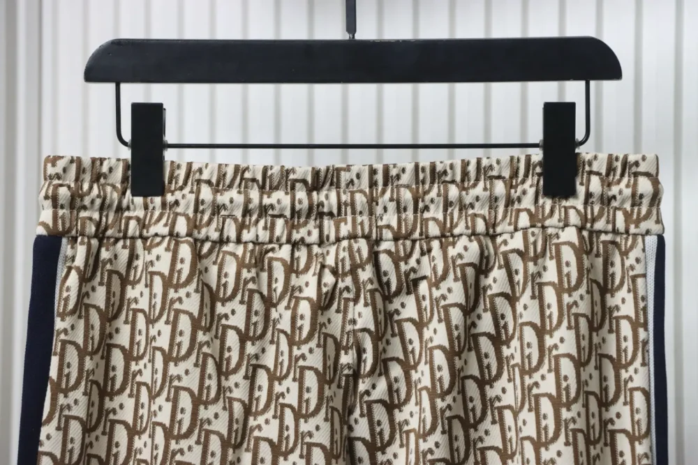 Hose mit durchgehendem Jacquard-Seitengewebe – Bild 4