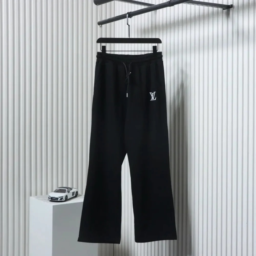 Hose mit kleinem Logo-Stickerei