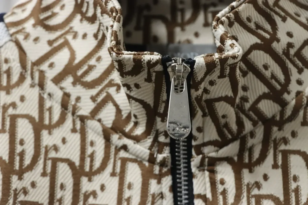 Jacke aus durchgehendem Jacquard-Seitengewebe – Bild 6