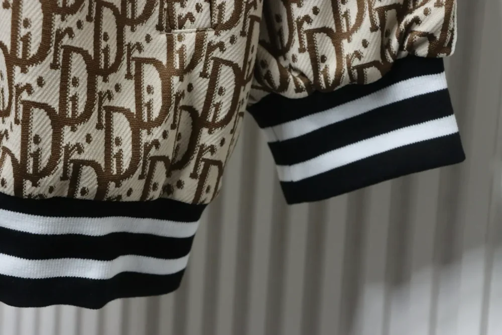 Jacke aus durchgehendem Jacquard-Seitengewebe – Bild 5