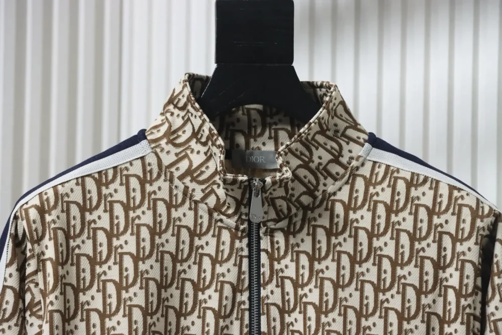 Jacke aus durchgehendem Jacquard-Seitengewebe – Bild 3
