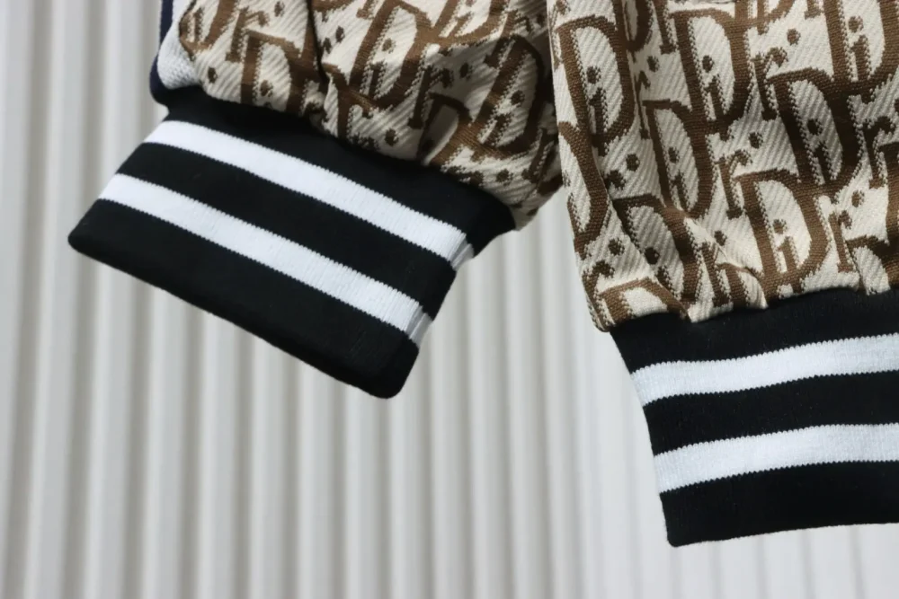 Jacke aus durchgehendem Jacquard-Seitengewebe – Bild 8