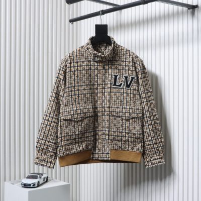 Jacke mit gesticktem Abzeichen und durchgehendem Monogramm-Karomuster