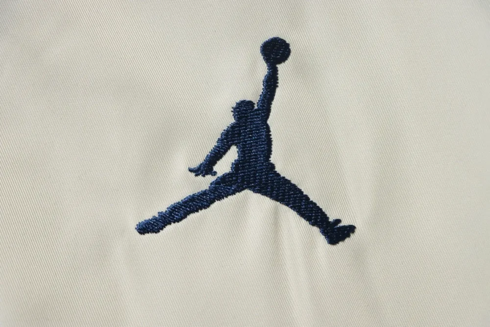 Jacke mit kontrastierendem Patch-Design und aufgesticktem Air Jordan-Logo XXL – Bild 5