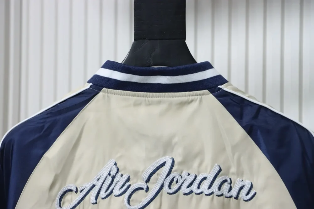 Jacke mit kontrastierendem Patch-Design und aufgesticktem Air Jordan-Logo XXL – Bild 4
