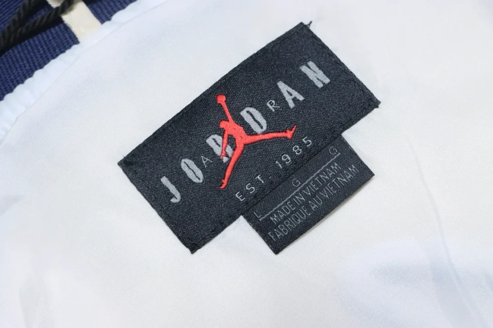 Jacke mit kontrastierendem Patch-Design und aufgesticktem Air Jordan-Logo XXL – Bild 11