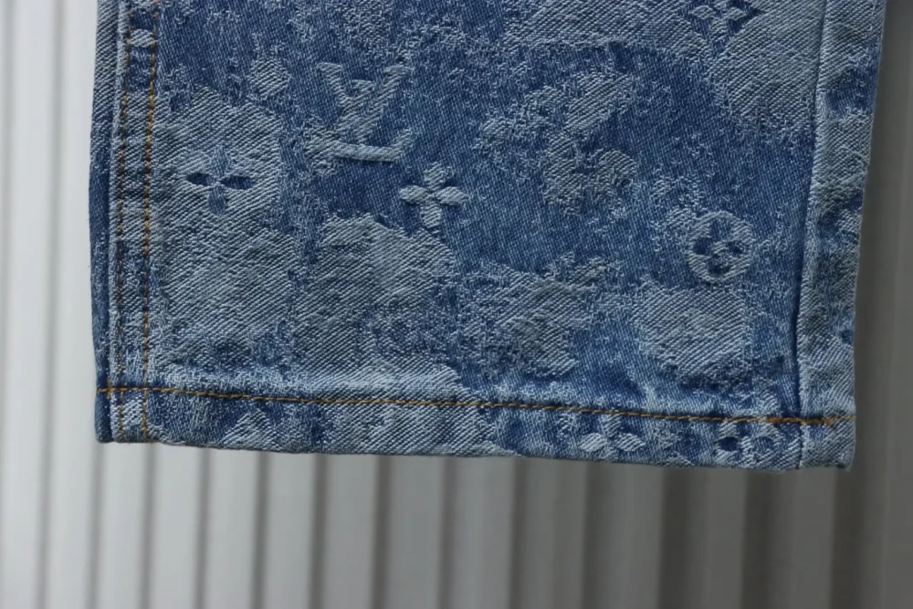 Jacquard-Jeanshose mit Wolkenprint – Bild 7