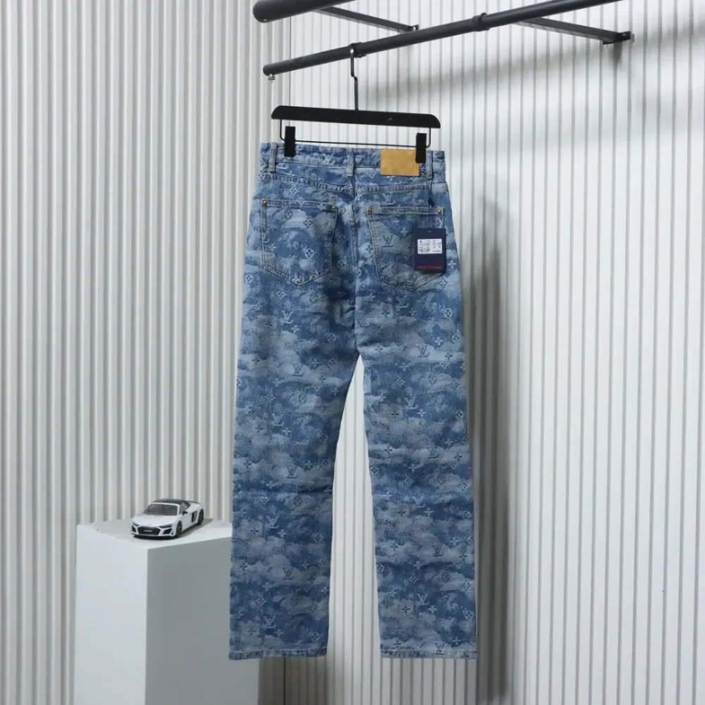 Jacquard-Jeanshose mit Wolkenprint – Bild 2