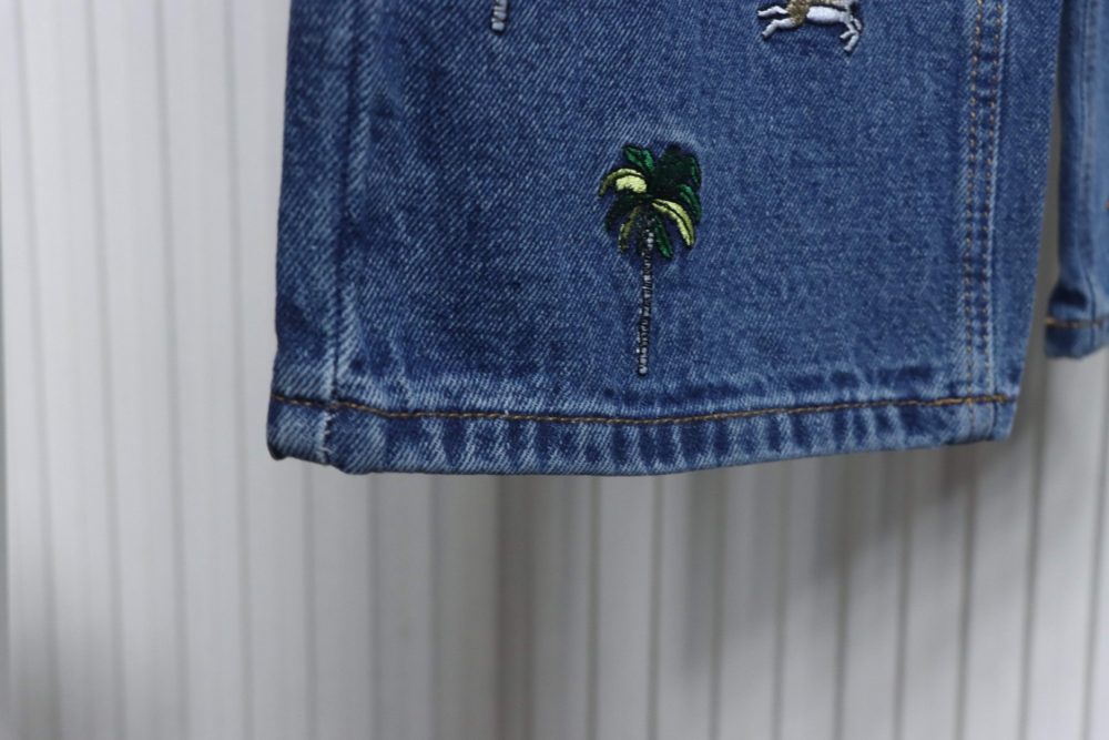 Jeanshose mit Tierstickerei – Bild 5