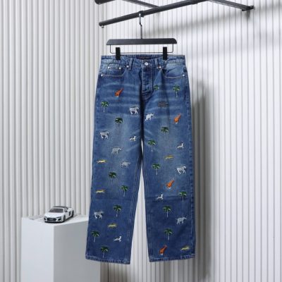Jeanshose mit Tierstickerei