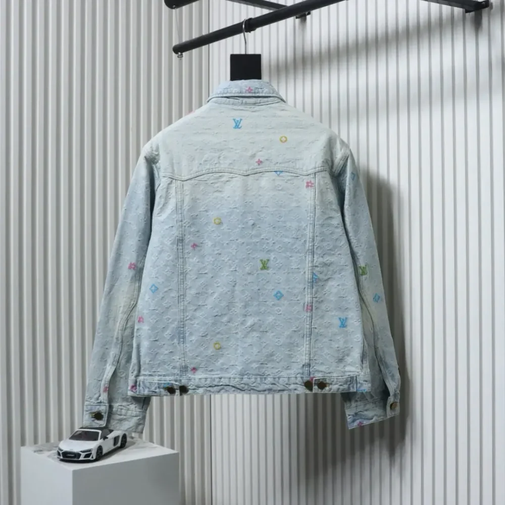 Jeansjacke mit Co-Branding und Süßigkeiten-Stickerei – Bild 2