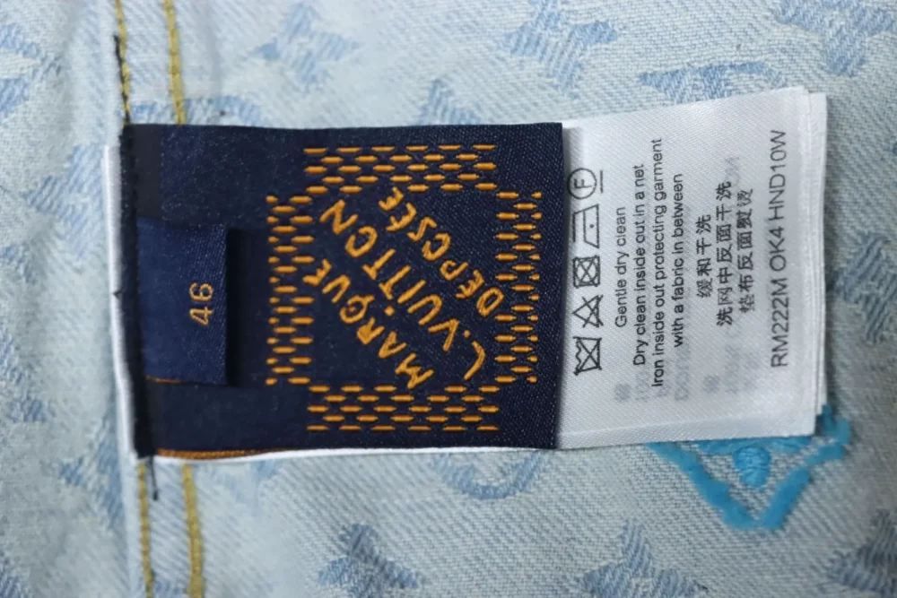 Jeansjacke mit Co-Branding und Süßigkeiten-Stickerei – Bild 9