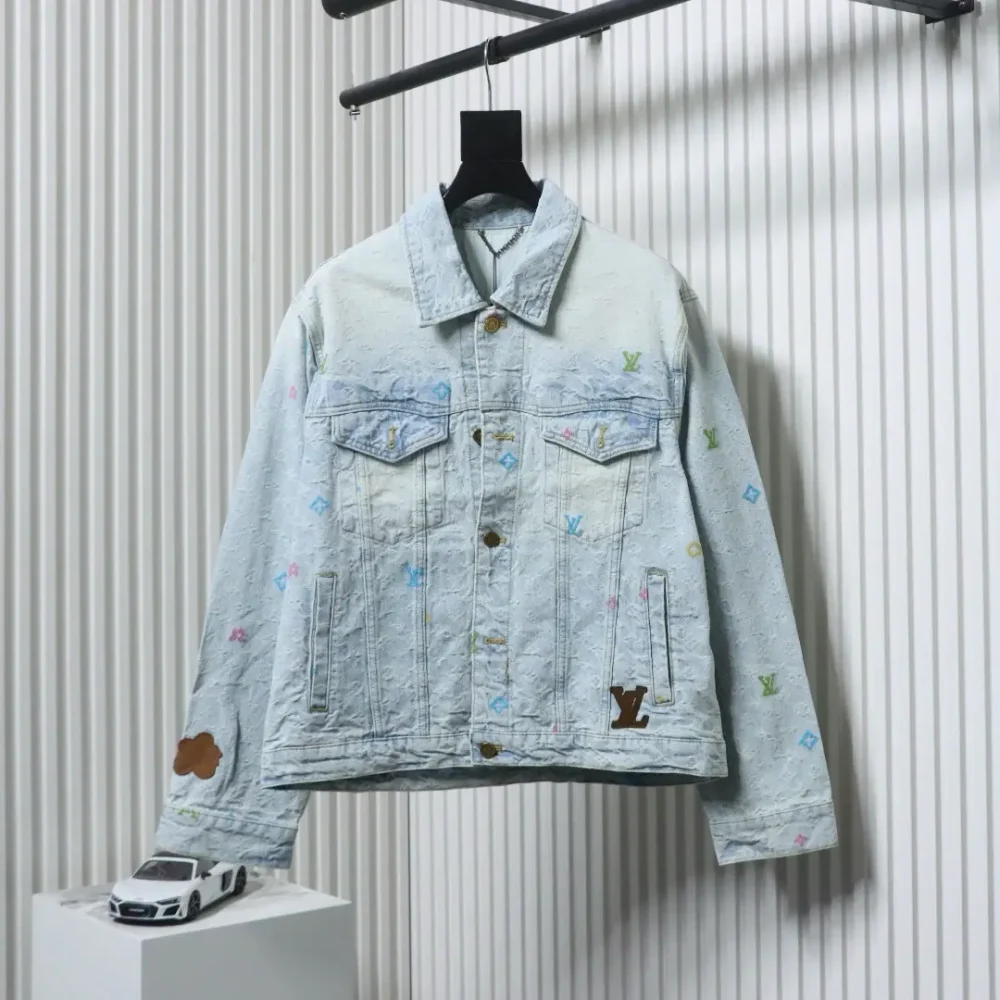 Jeansjacke mit Co-Branding und Süßigkeiten-Stickerei