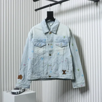 Jeansjacke mit Co-Branding und Süßigkeiten-Stickerei