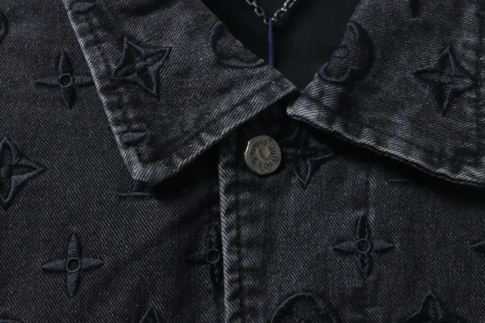 Jeansjacke mit Farbverlaufsstickerei – Bild 7