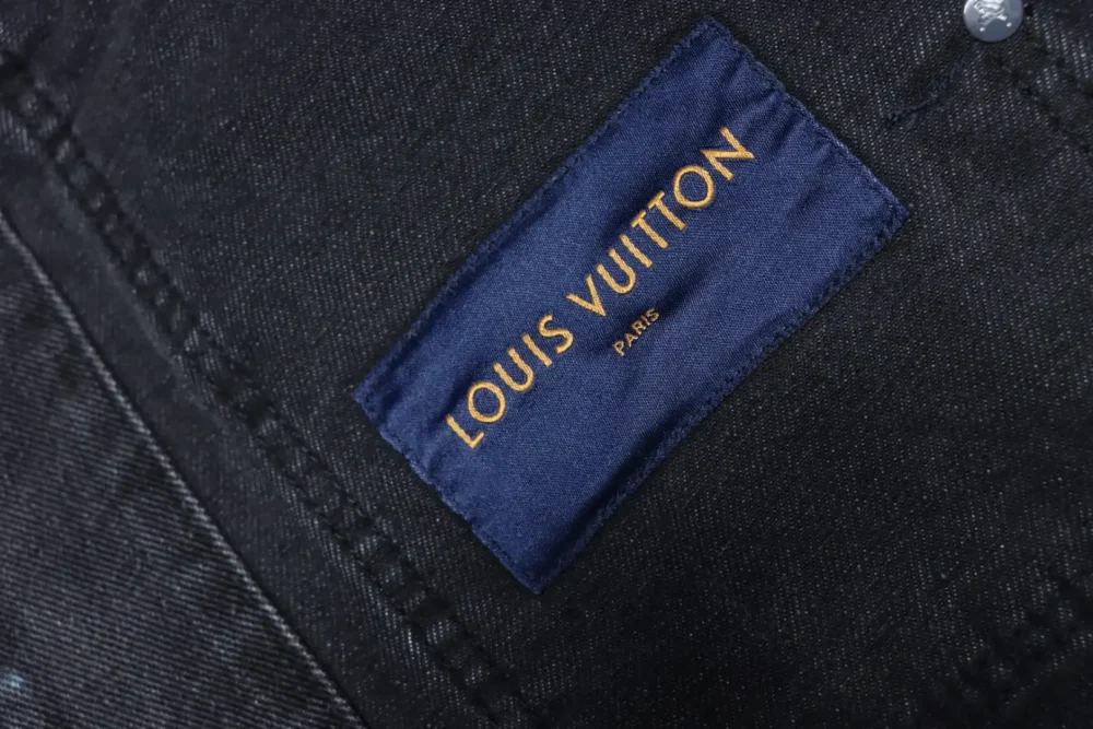 Jeansjacke mit Farbverlaufsstickerei – Bild 9