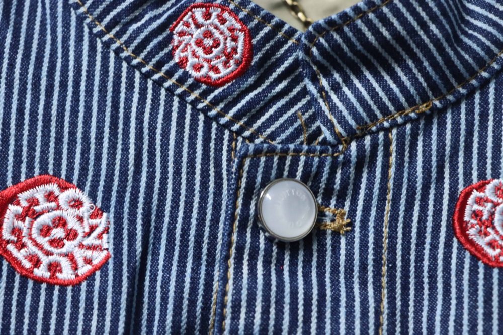 Jeansjacke mit Kirschblütenstreifen – Bild 8