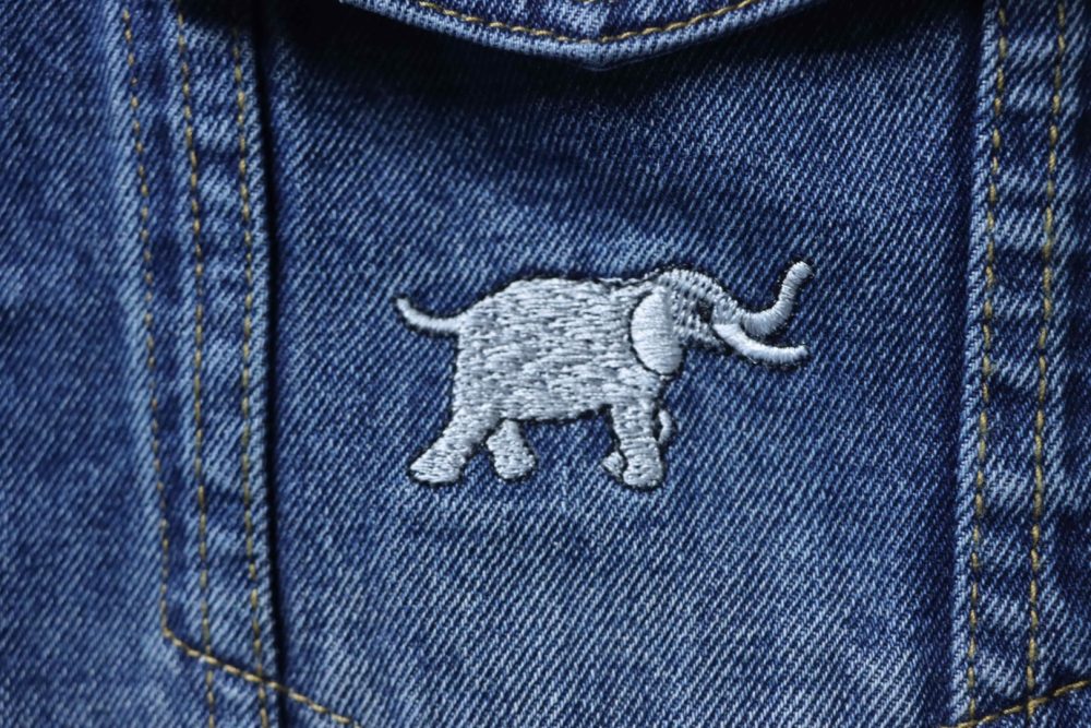 Jeansjacke mit Tierstickerei – Bild 5