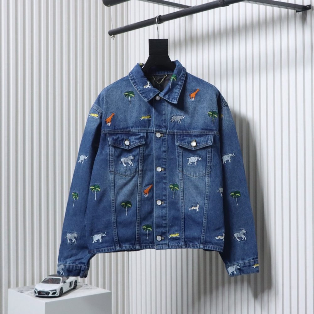 Jeansjacke mit Tierstickerei