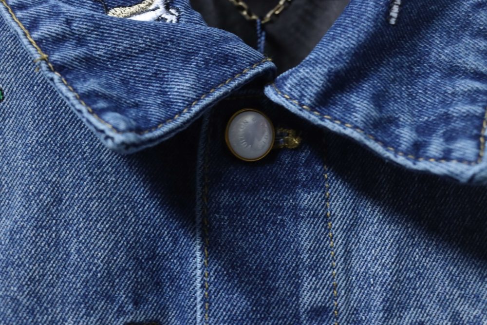Jeansjacke mit Tierstickerei – Bild 6