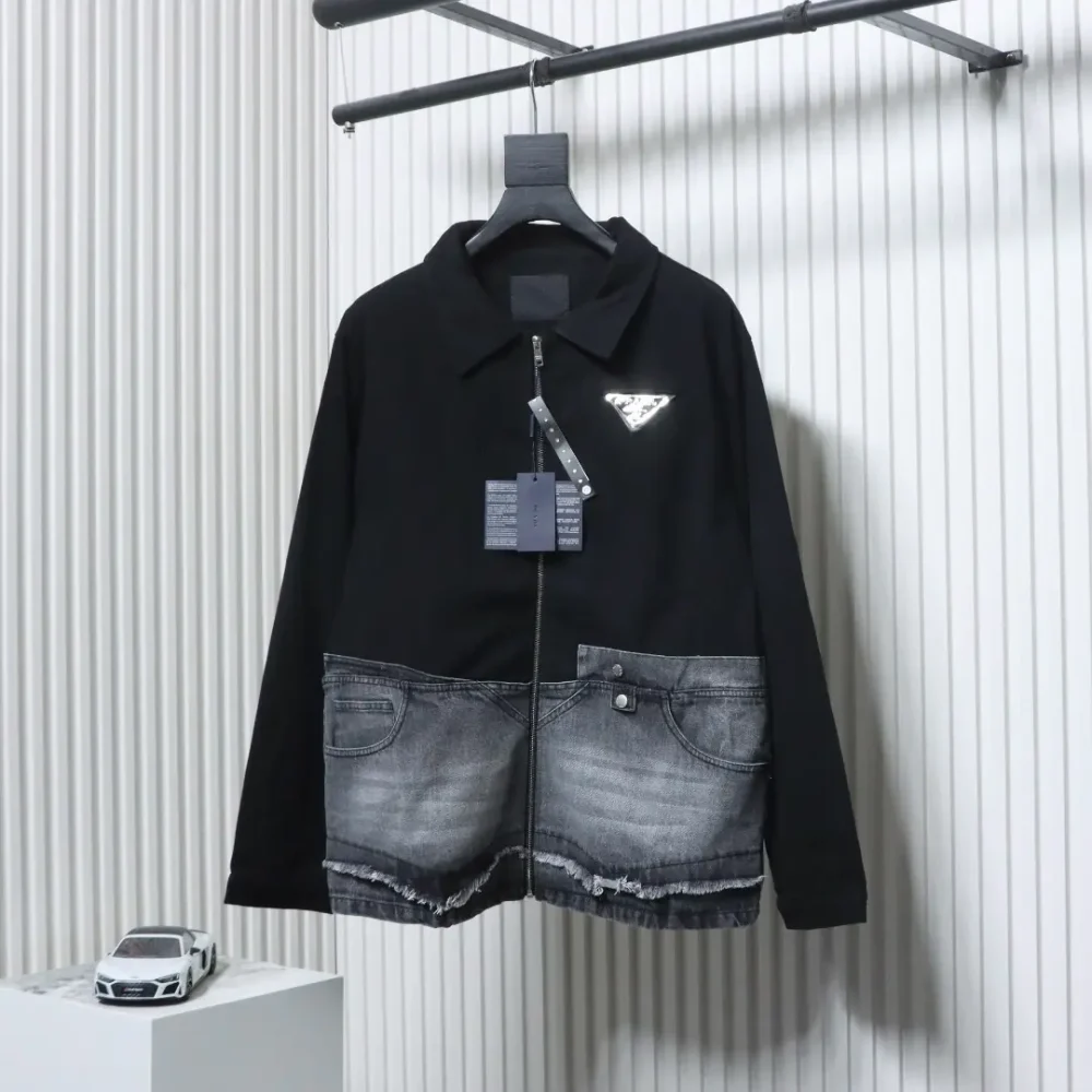Jeansjacke mit verwaschenem Dreieckslogo