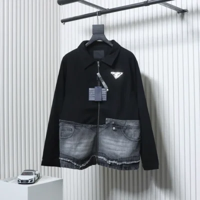 Jeansjacke mit verwaschenem Dreieckslogo