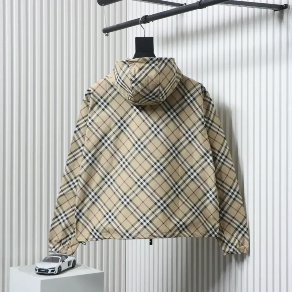 Kapuzenjacke im neuen Stil mit schrägem, kariertem Schlachtross-Stickerei – Bild 2