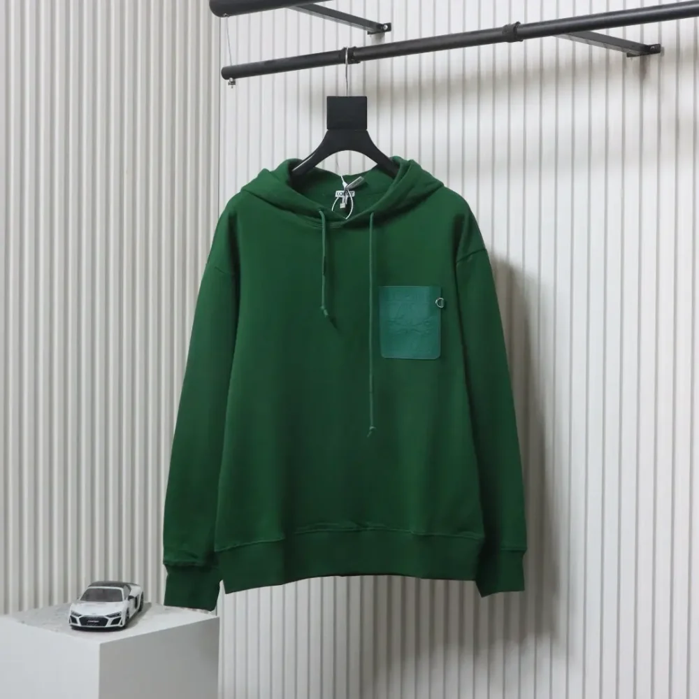 Kapuzensweatshirt mit Ledertaschen und geprägtem Brustlogo