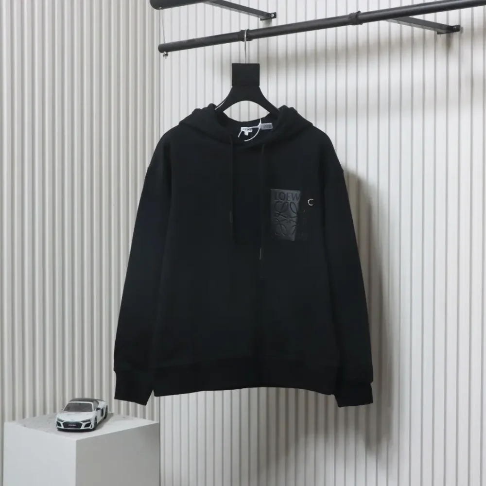 Kapuzensweatshirt mit Ledertaschen und geprägtem Brustlogo – Bild 13