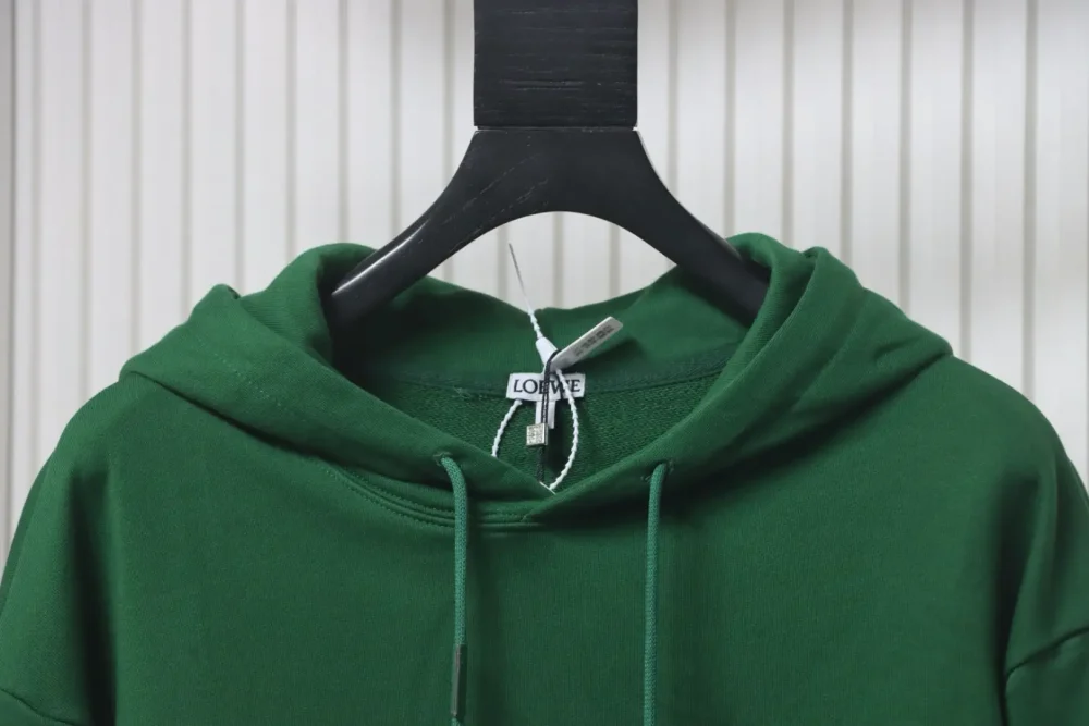 Kapuzensweatshirt mit Ledertaschen und geprägtem Brustlogo – Bild 8