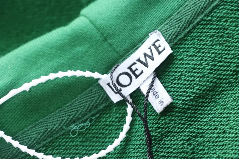 Kapuzensweatshirt mit Ledertaschen und geprägtem Brustlogo – Bild 10