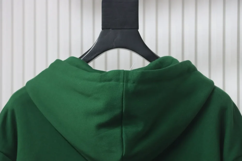 Kapuzensweatshirt mit Ledertaschen und geprägtem Brustlogo – Bild 3