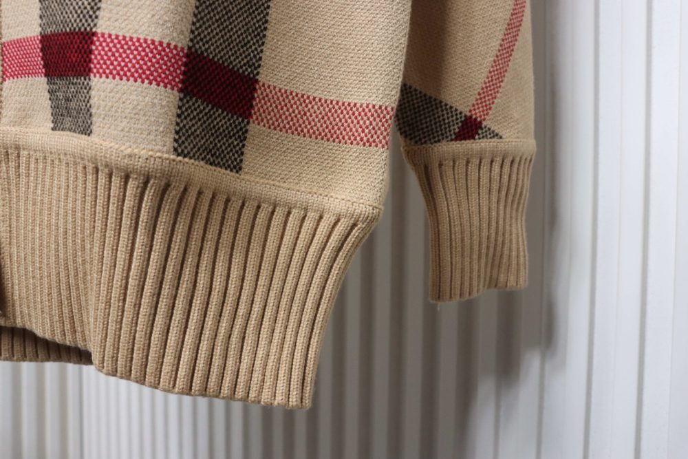 Karierte Strickjacke aus Wolljacquard mit hohem Kragen – Bild 5