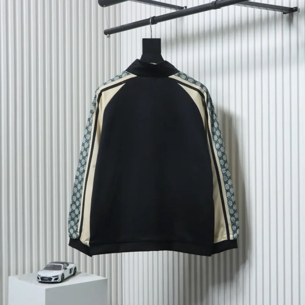 Klassische Reißverschlussjacke mit Schlangenmuster – Bild 2