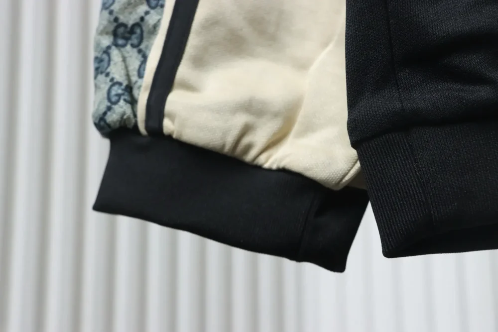 Klassische Reißverschlussjacke mit Schlangenmuster – Bild 5