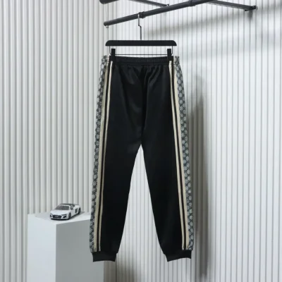 Klassische Webhose mit Schlangenmuster
