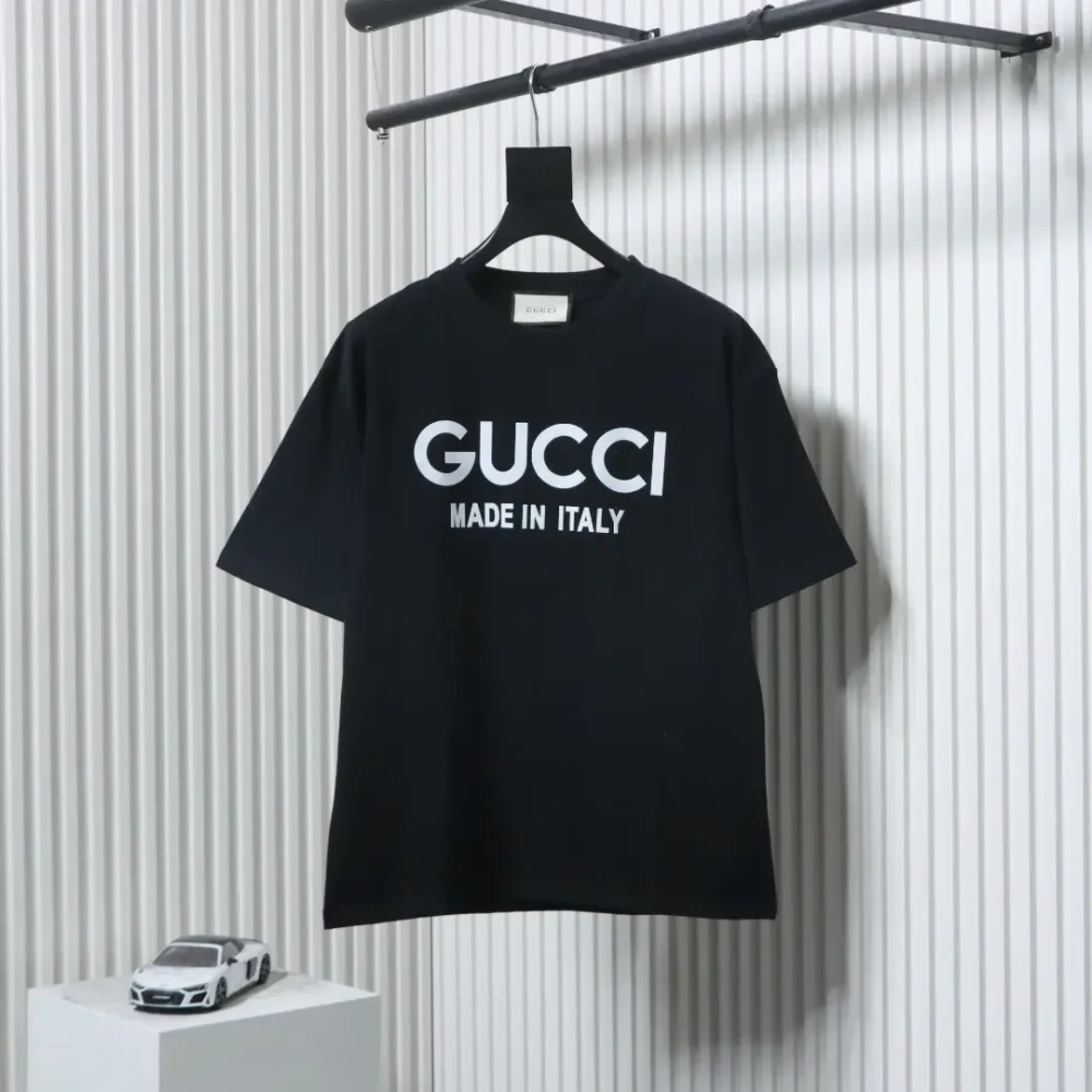 Kurzarm-T-Shirt mit beflocktem Schriftzug
