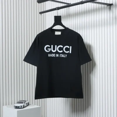 Kurzarm-T-Shirt mit beflocktem Schriftzug