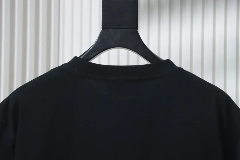 Kurzarm-T-Shirt mit beflocktem Schriftzug – Bild 4