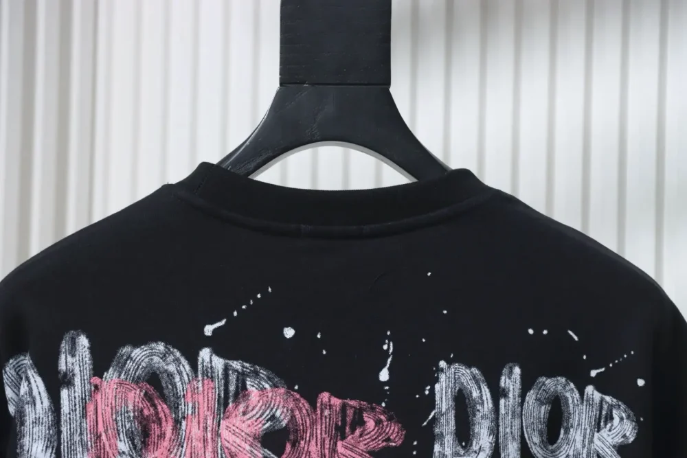 Kurzes Sweatshirt mit Rundhalsausschnitt und handbemaltem Graffiti-Tintenspritzer-Buchstabendruck XXL – Bild 3