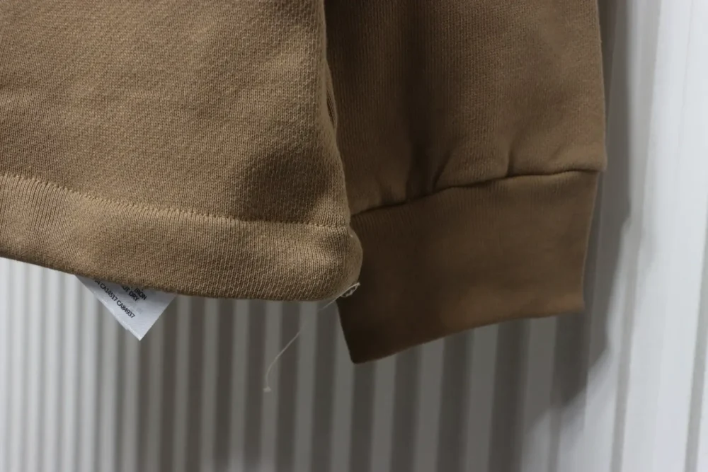 Langärmliges Kapuzen-Sweatshirt mit halbem Reißverschluss und Webmuster in Rot und Grün – Bild 6