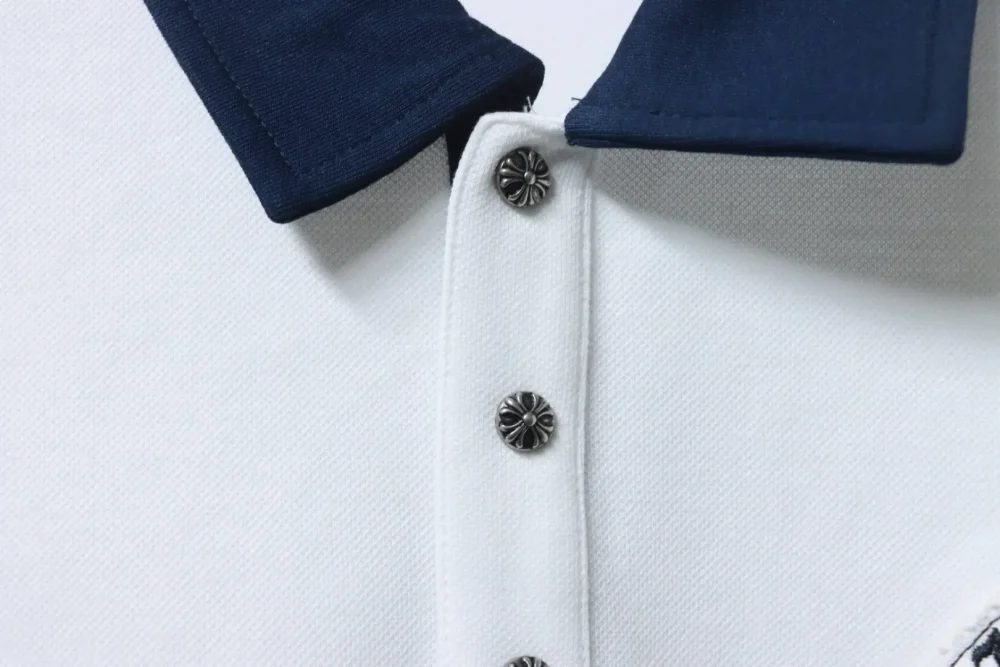 Langärmliges Poloshirt mit CH-Kreuzstickerei am Revers – Bild 5