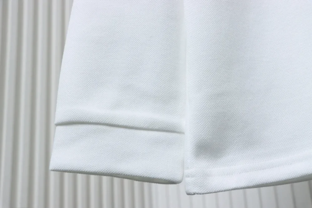 Langärmliges Poloshirt mit CH-Kreuzstickerei am Revers – Bild 8