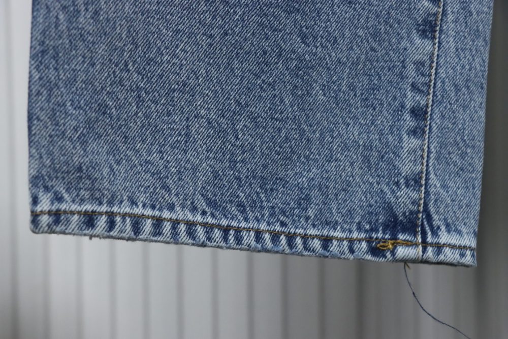 Levi’s x Nike locker sitzende Jeanshose mit geripptem Besatz mit Druckknöpfen und Aufnäher mit Schriftzugmuster – Bild 6